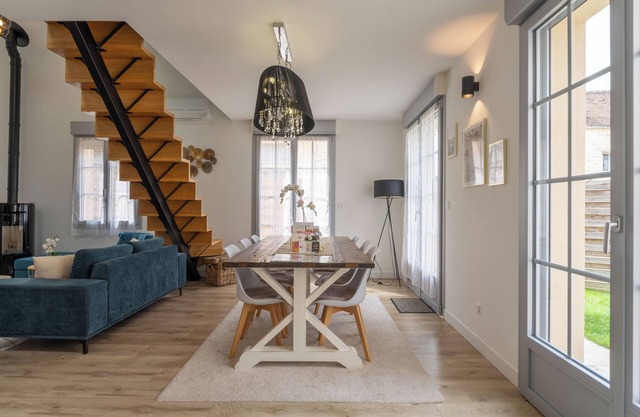 Cosy Blue House in the heart of the forest, rated 4* Private gym in accommodation