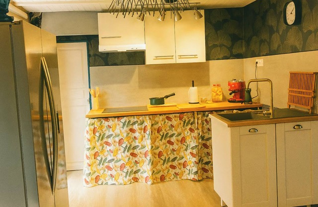Cosy cabin with blooming garden & view – Dordogne Valley, France