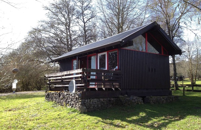Cosy cabin with open views of Loch Awe.