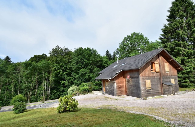 Cosy chalet in Liézey with countryside views
