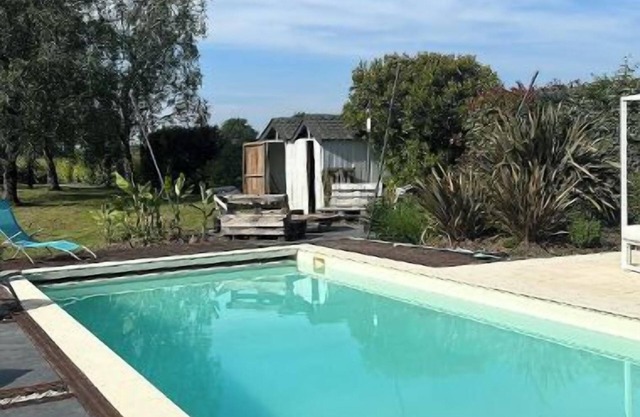 Cosy country house with swimming pool