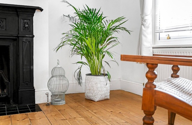 Cosy & Comfortable Family Home in Romford| Pass The Keys