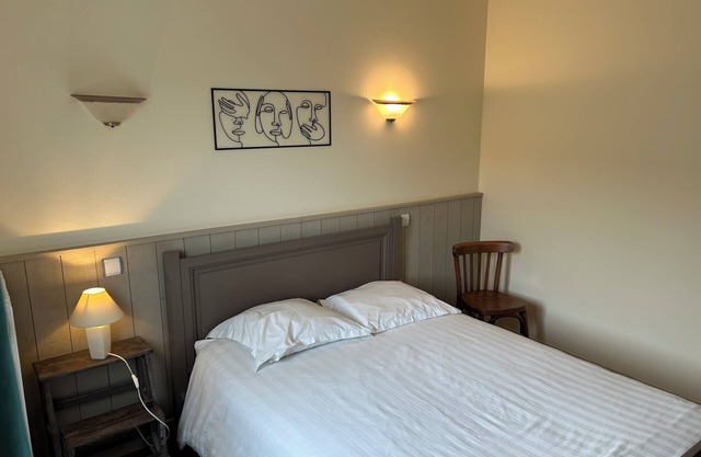 Cosy cottage in the heart of the Champagne Lakes: 2 bedrooms, living room, kitchen +.