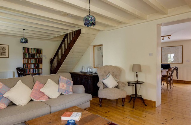 Cosy cottage nestled in heart of the Preseli Hills. Dogs welcome.