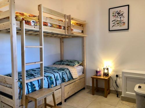 Cosy cottage, short walk to Southbourne beach and restaurants