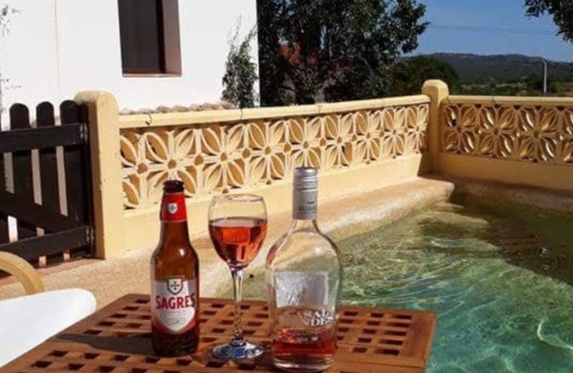 Cosy country cottage with plunge pool & bbq set in the peaceful countryside.nnn