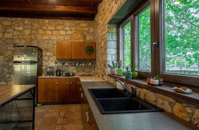 Cosy country house. Family - sized place.