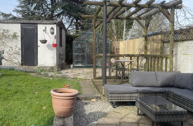 Cosy Daffodil Cottage Getaway