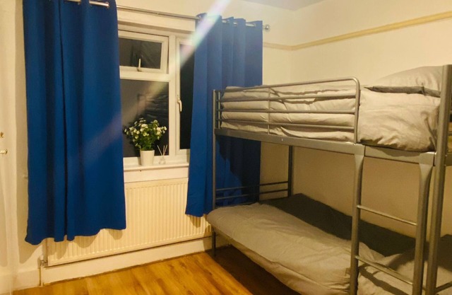 Cosy Double room - 2 guests -Close to central London-5minsHarrow and Wealdstone