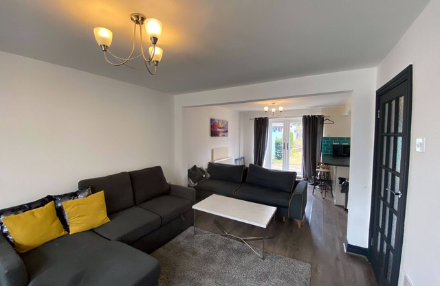 Cosy Family Home - Perfect for groups working away HS2 close to the City Centre