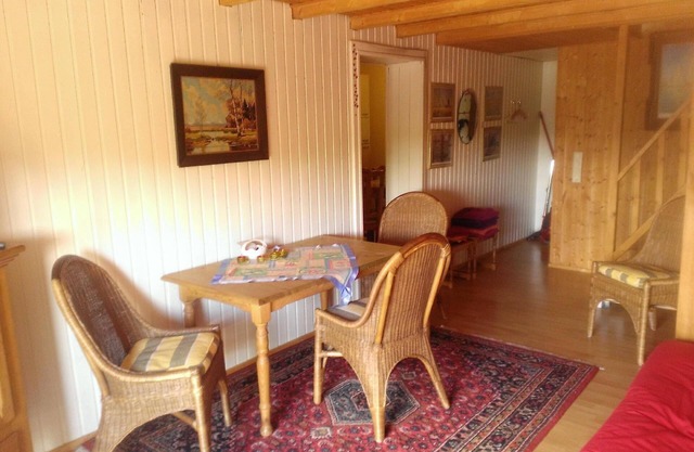 Cosy flat near the lake, large garden
