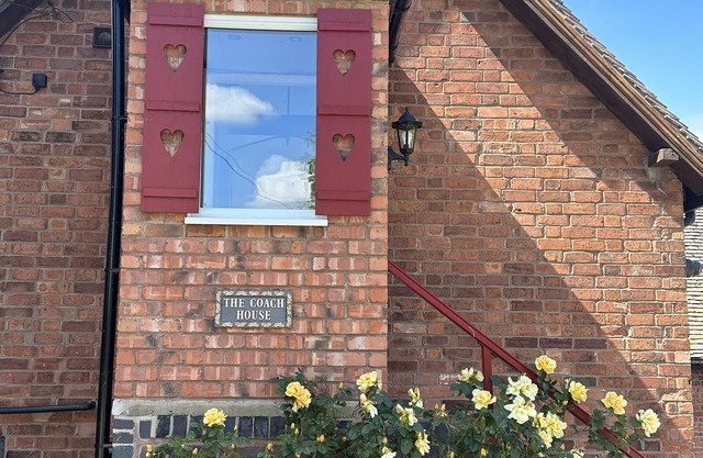 Cosy, fully refurbished, rural apartment In Heart of England with stunning views