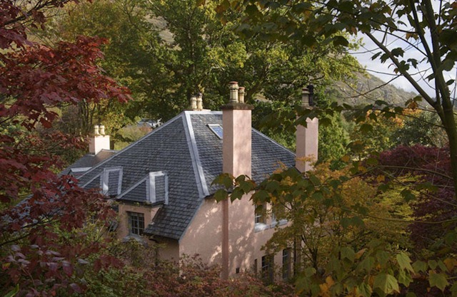 Cosy Garden Apartment, by the sea within easy reach of Glencoe and Fort William