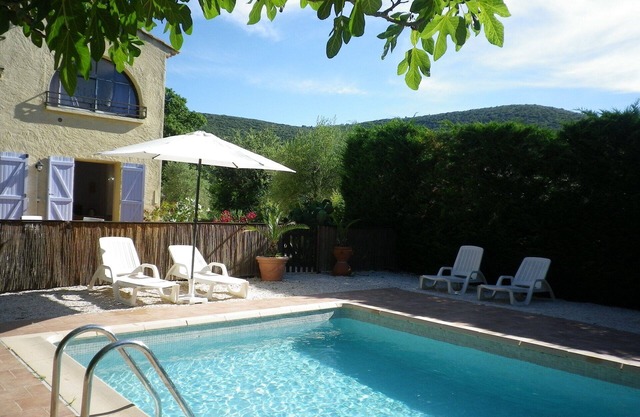 Cosy gîte for two persons in the countryside of the Provence, centre Var
