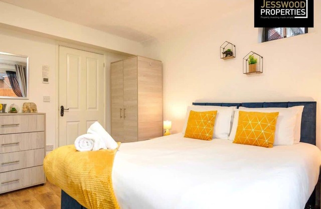 Cosy Ground Floor Studio | Parking | Garden | WIFI