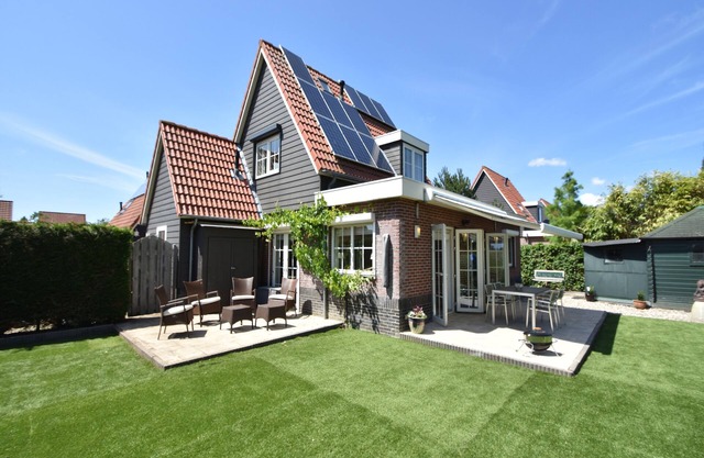 Cosy holiday home with large garden