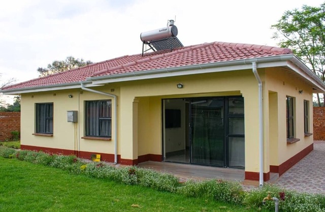 Cosy home near airport comfy beds family friendly entire house