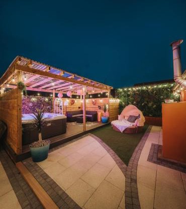 Cosy Hot Tub Getaway Bungalow
