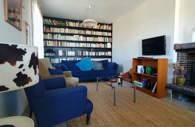 Cosy house for 4 people with enclosed garden, open view 1 km from the sea