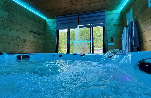 ✨ Cosy house with jacuzzi & mountain views - sleeps 10 ✨
