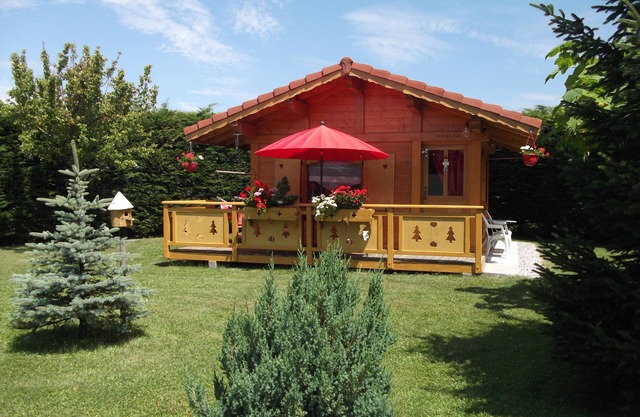 Cosy little chalet between lake and mountains