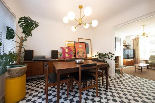 Cosy mid century Stockport with views, dog walks, woodburner