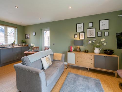 Cosy peaceful and modern ground floor apartment Pass the Keys