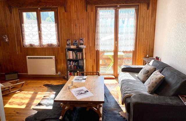 Cosy, peaceful house in the heart of the Oisans. Dogs admitted.