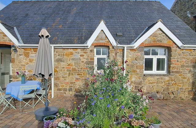 Cosy quiet cottage rural South Pembrokeshire