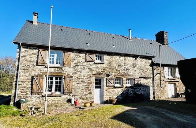 Cosy rural 5 bedroom home with games room, pet friendly, garden, bbq!