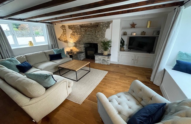 Cosy rural cottage, near incredible Pembrokeshire beaches