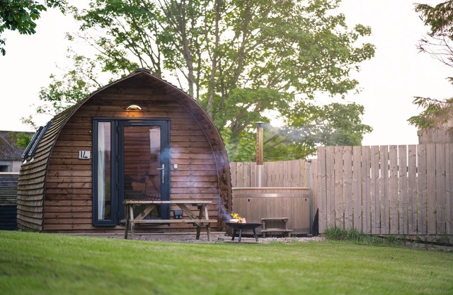 Cosy Rural Glamping Cabin With Hot Tub