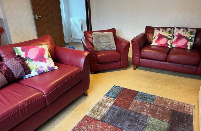 Cosy Secure Clean House with Parking near Luton Airport