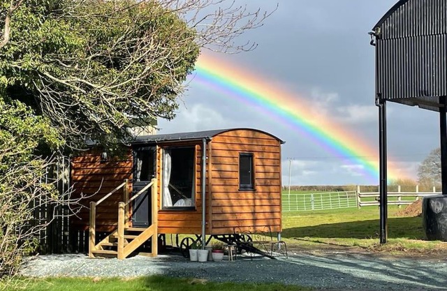 Cosy Shepherd's Hut near Shrewsbury