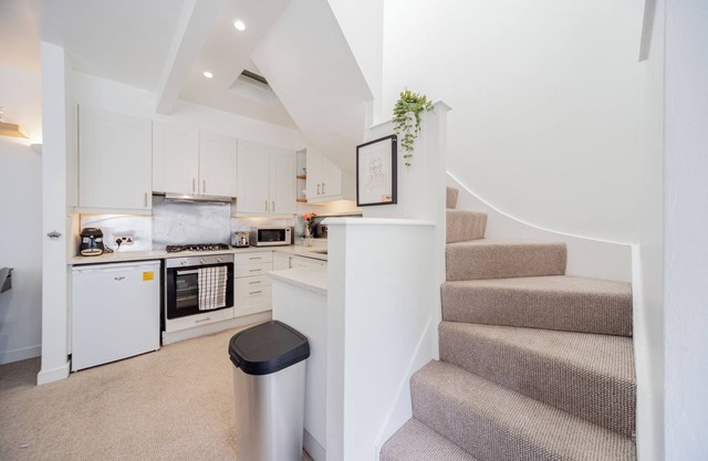Cosy & Stylish 3 Bed House Near Shepherd’ Bush+ Central London | Wi-Fi | Parking