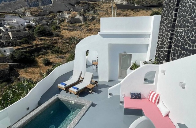 Cosy suite with heated jacuzzi and view