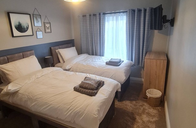 Cosy Town Centre Cottage Sleeping 8 Dog friendly