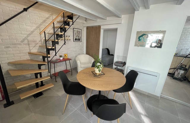 Cosy Vintage townhouse in YERVILLE