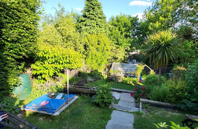 Cosy well equipped stand alone studio. Only 10 mins drive to the city centre