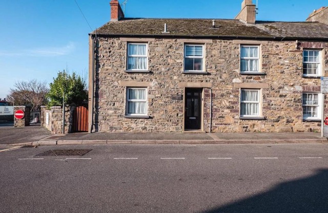 Cosy Welsh Cottage in St Davids Centre with Garden