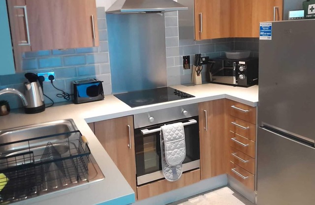 Cosy x2 bedroom x2 bath balcony apartment