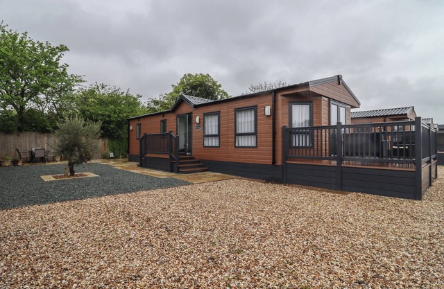 COTSWOLD CWTCH, family friendly, with a garden in Evesham