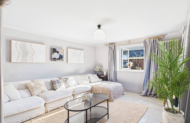 Cotswolds Peaceful Retreat | Holiday Cottage