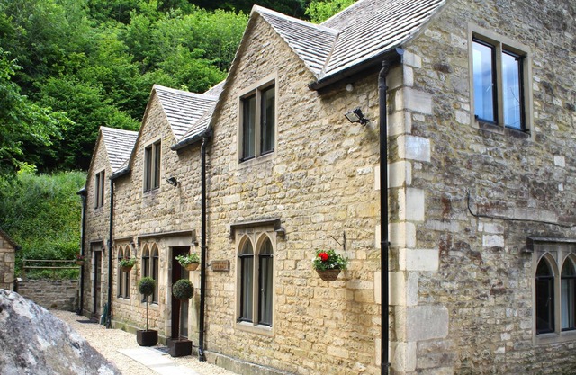 Cotswolds Valleys Accommodation - Springfield Coach House - Exclusive use character four bedroom holiday cottage