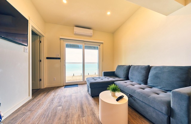 Cottage 19: Upper-Level Beachfront Unit in 4-Plex