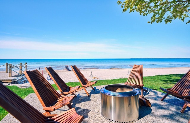 Cottage 3: Beachfront Cottage Escape