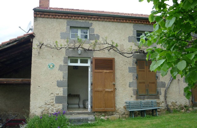 Cottage 4/5 people in Arlet "in a green setting"