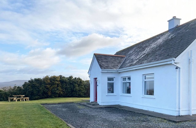 Cottage 465 - Cashel - sleeps 6 guests in 3 bedrooms