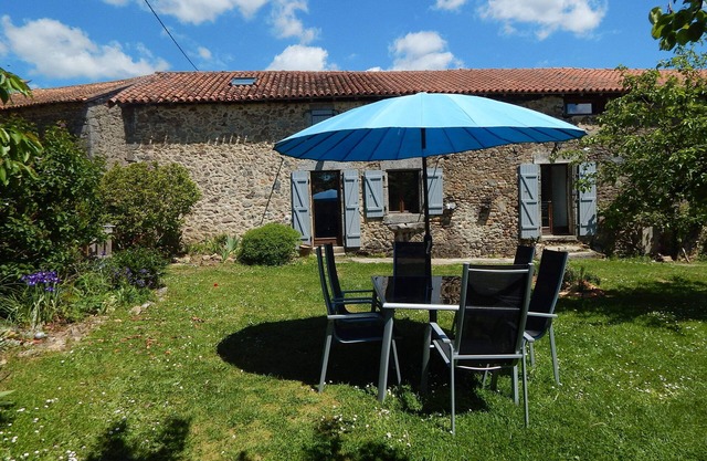 Cottage 6 people with garden, spa and sauna in the Périgord vert