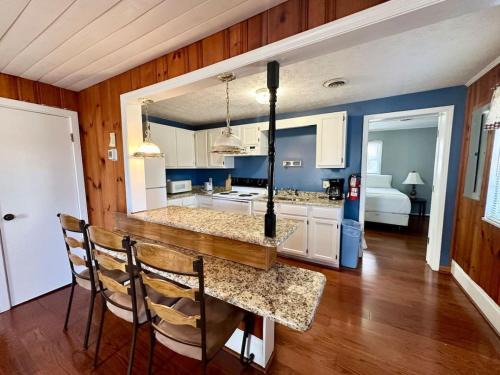 Cottage 7 Lees Ford Marina